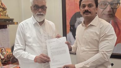 अनिल बोरनारे यांनी शिक्षणमंत्री दादा भुसे यांची भेट घेतली. Voice of eastern