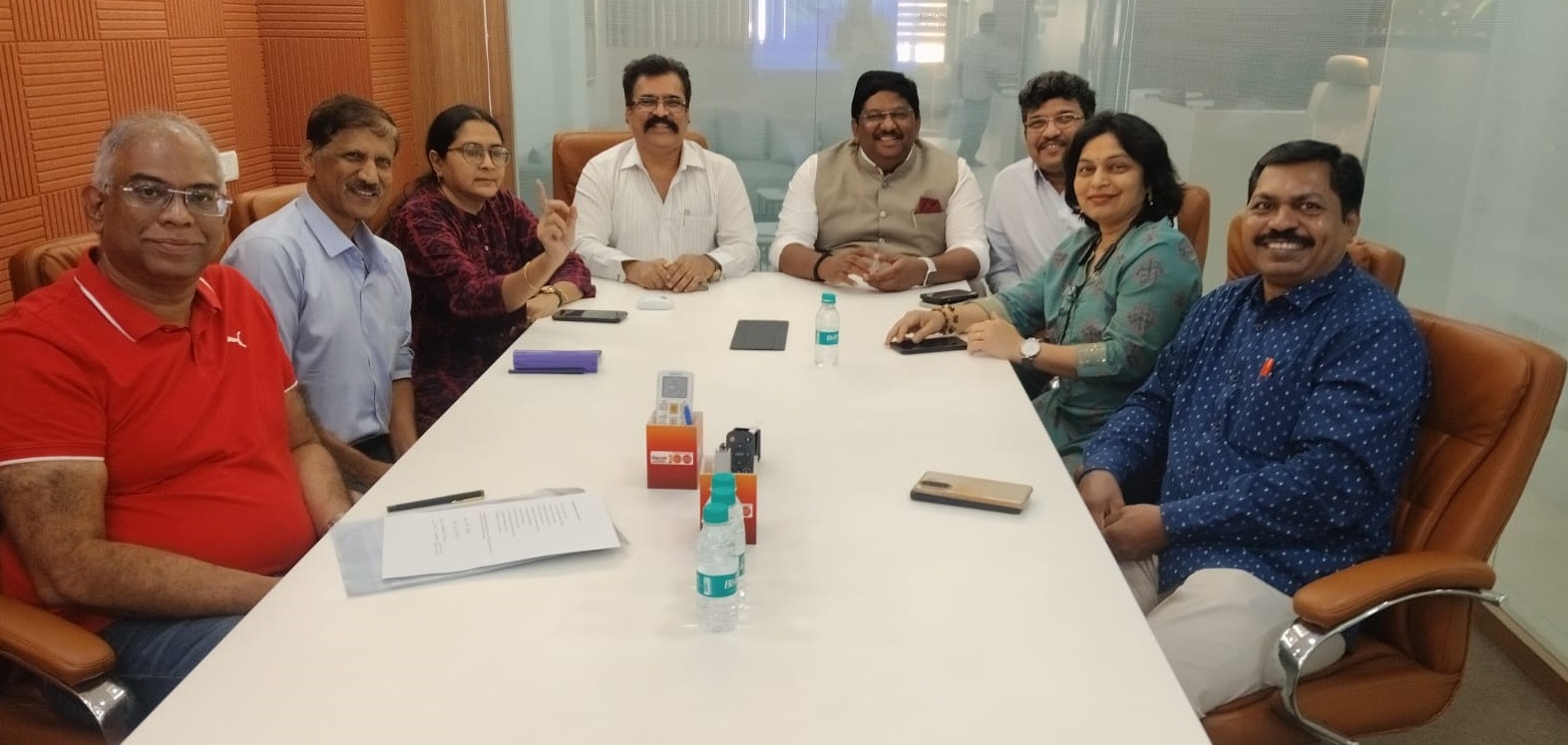 महाराष्ट्र चेंबर पदाधिकाऱ्यांची बैठक voice of eastern