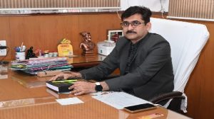 कामा रुग्णालयाचे वैद्यकीय अधीक्षक डॉ. तुषार पालवे voice of eastern